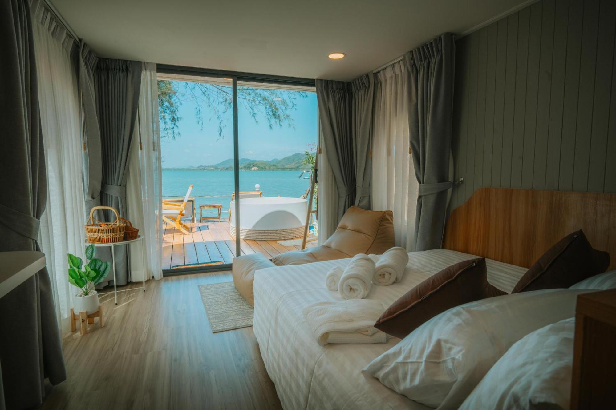 Sea Sand See Sky Beach Front Resort Phuket Exterior photo