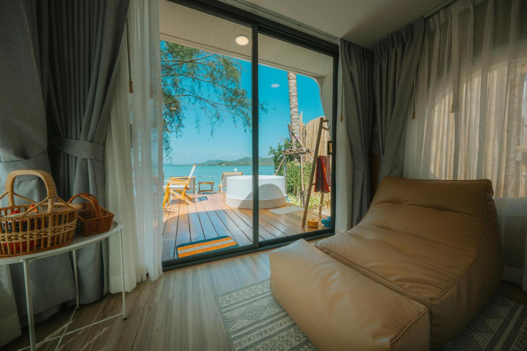 Sea Sand See Sky Beach Front Resort Phuket Exterior photo
